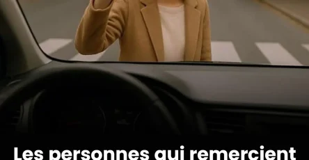 Les personnes qui remercient les conducteurs dun geste de la main un geste qui en dit long sur leur personnalite selon la psychologie.jpg